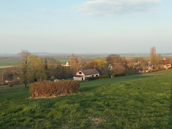 Le village et la maiirie vus du monument  - Mondement-Montgivroux