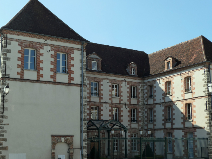 Centre social La Rochefoucault('ancien couvent) - Montmirail