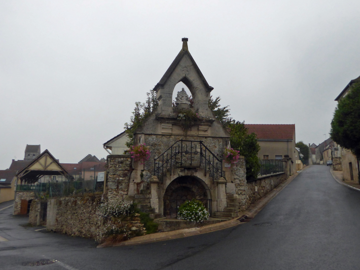 La fontaine-sanctuaire Notre Dame des Langueurs - Œuilly