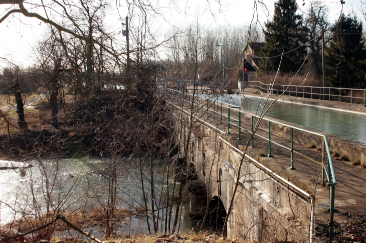 Pont-canal à Pargny sur Saulx by Jtkfr - Pargny-sur-Saulx