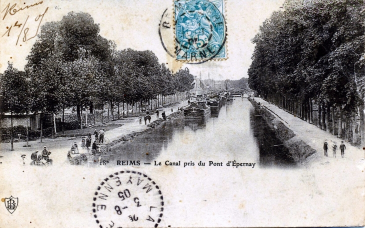 Le canal pris du pont d'épernay , vers 1905 (carte postale ancienne). - Reims