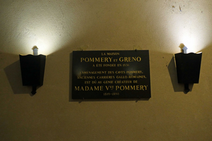 Entrée de la cave de champagne Pommery - Reims