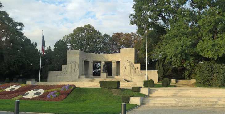 Le monument aux morts - Reims