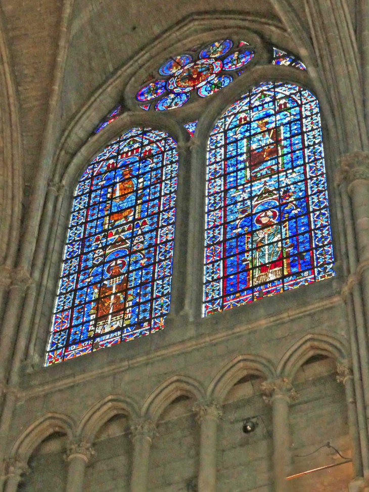 La cathédrale : vitraux de la nef - Reims