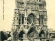 Photo suivante de Reims La Cathédrale incendiée par les Allemands, carte postale ancienne.