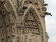 la cathédrale : statues et gargouilles sur la façade