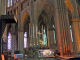 la cathédrale : l'autel dans la nef