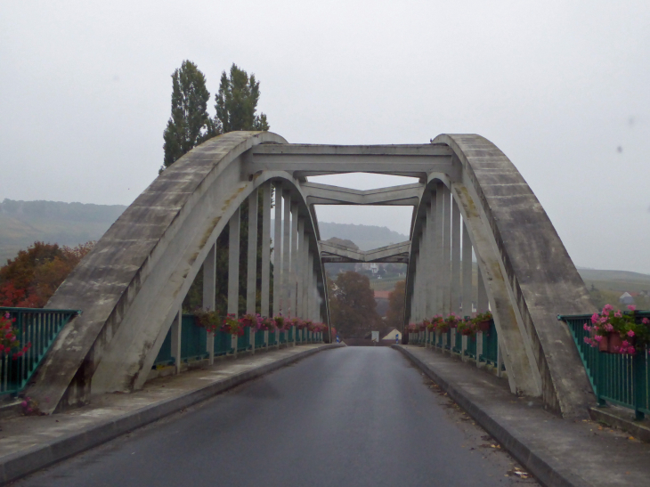 Le pont sur la Marne - Reuil