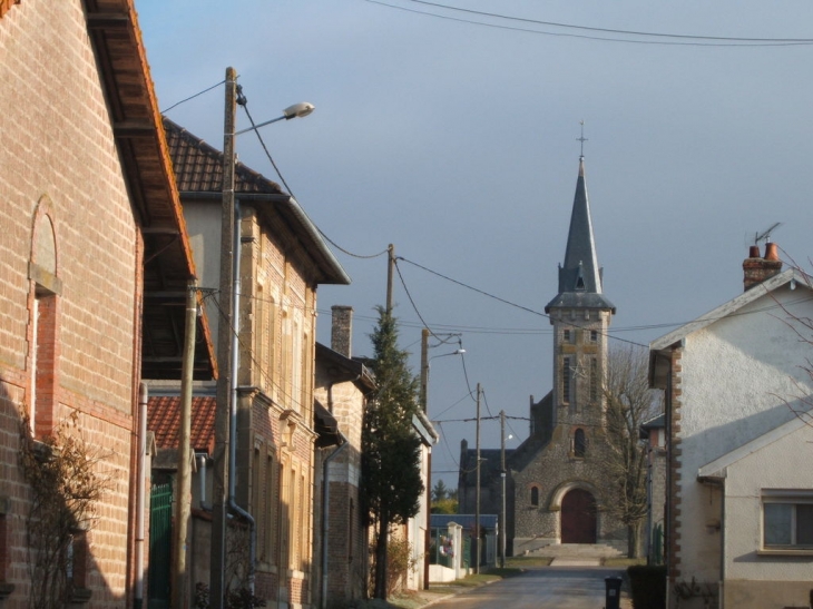 Rue de l'église - Saint-Hilaire-le-Petit