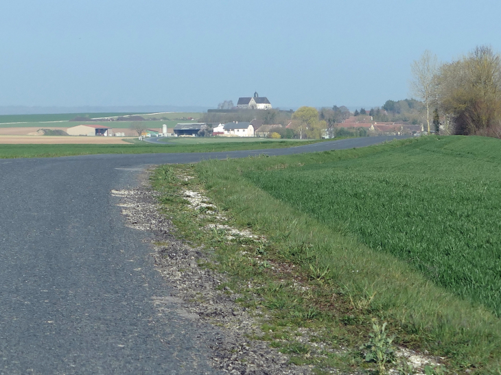 Le village vu de loin - Saint-Quentin-le-Verger