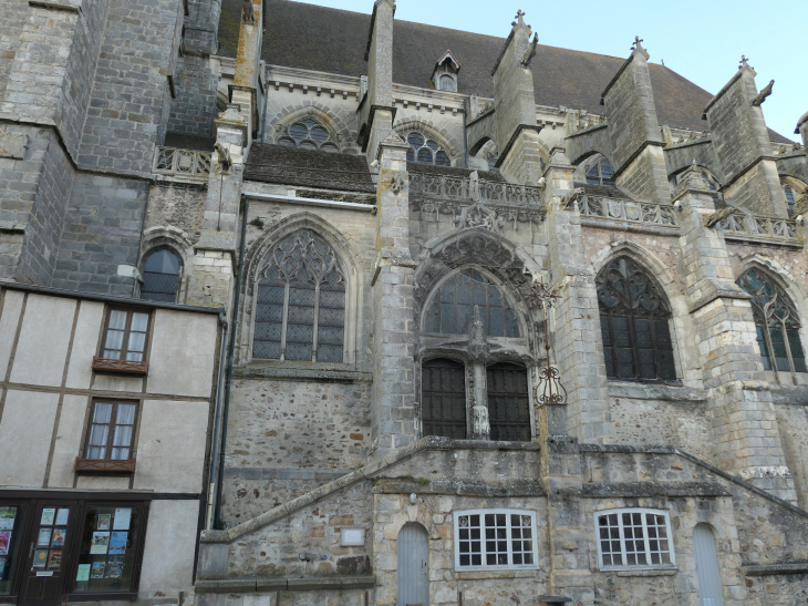 Maison accolée à l'église Saint Denis - Sézanne