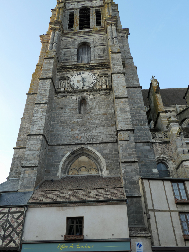 L'office de tourisme accolé au clocher - Sézanne