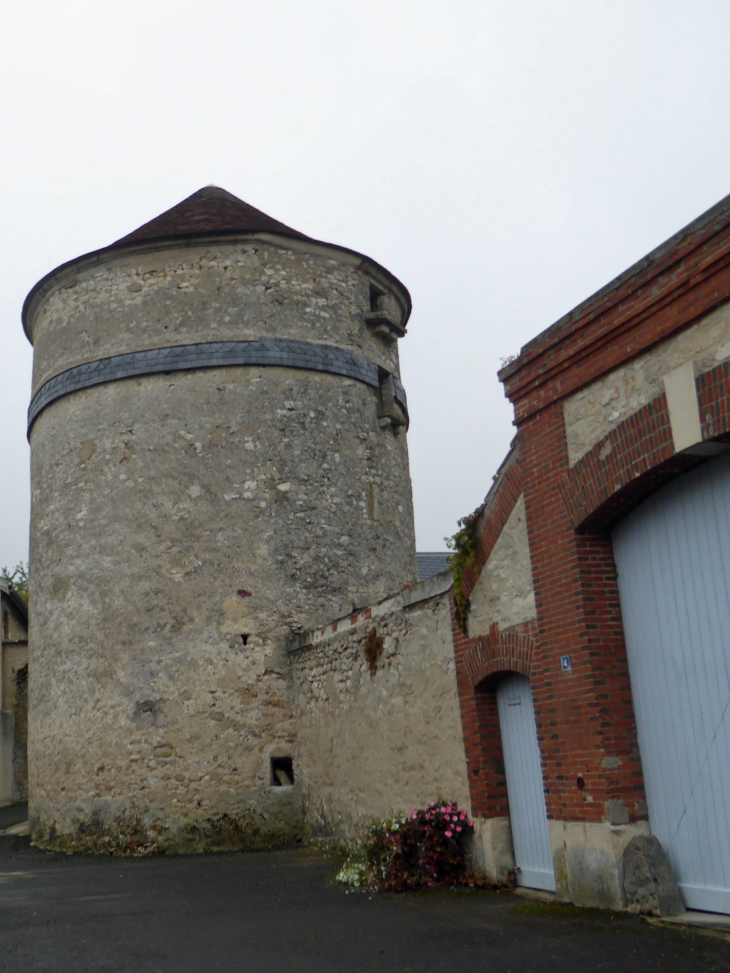 La tour pigeonnier - Vandières
