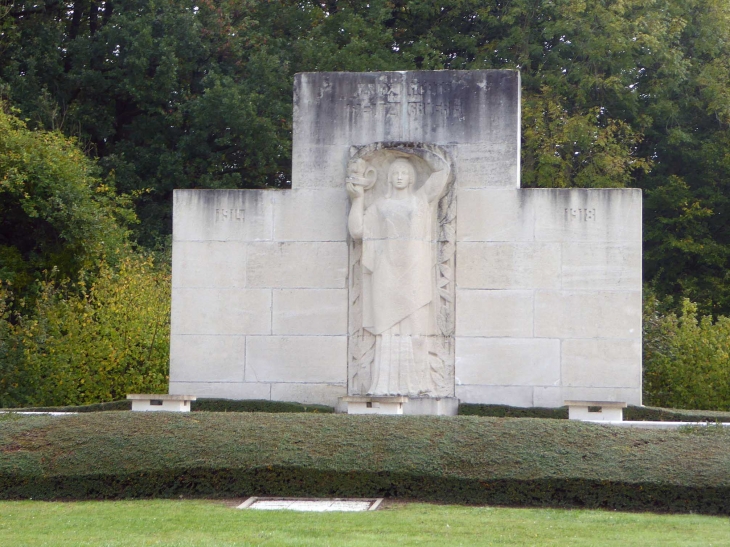 Monument commémoratif 14-18  du bois de la Gruerie - Vienne-le-Château
