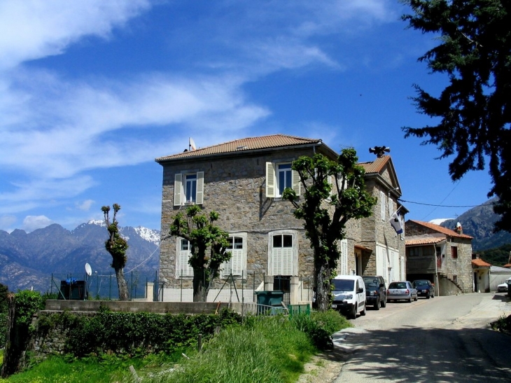Ecole et mairie - Carbuccia