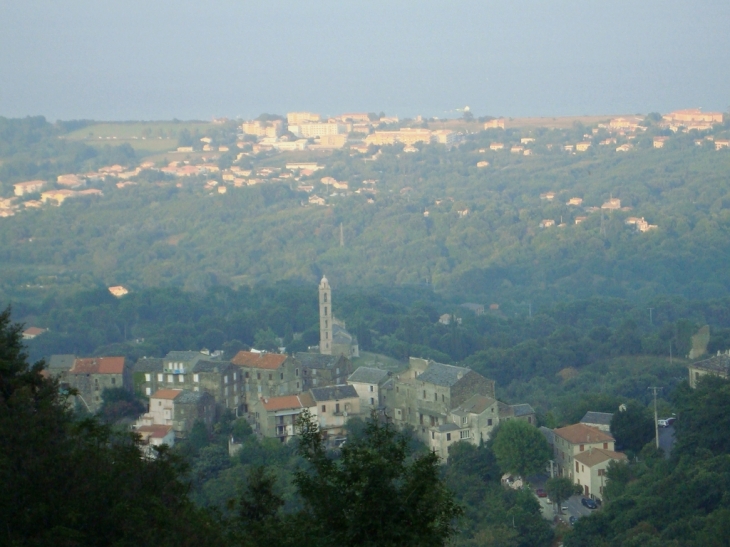 Le village au crépuscule, Moriani en arrière plan - San-Nicolao