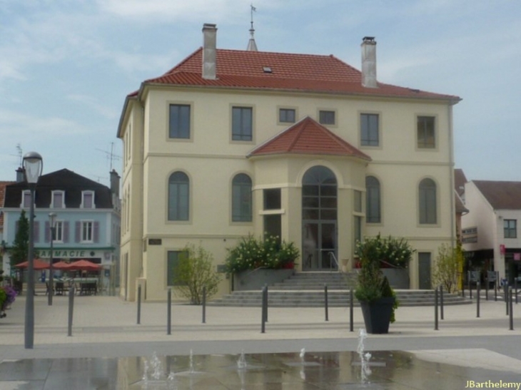 Ancienne Mairie et fontaine - Audincourt