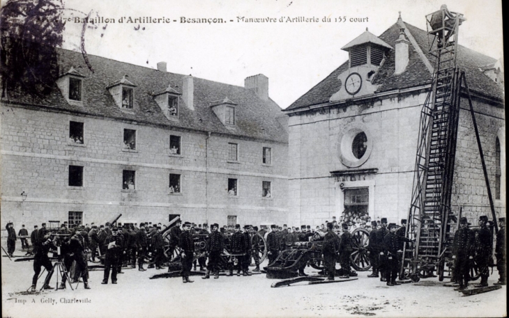Manoeuvre d'Artillerie du 155 court, vers 1908 (carte postale ancienne). - Besançon