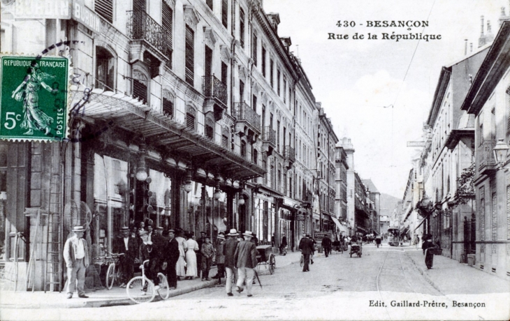 Rue de la république, vers 1912 (carte postale ancienne). - Besançon