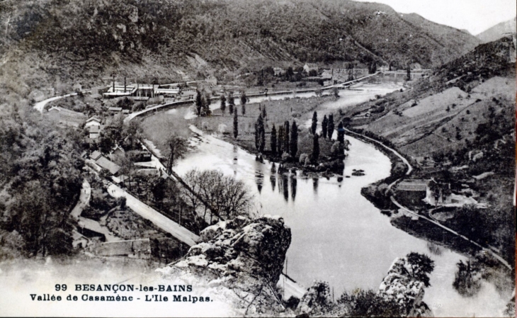 Besançon les Bains - Vallée de Casamène - L'ile Malpas, vers 1920 (carte postale ancienne).