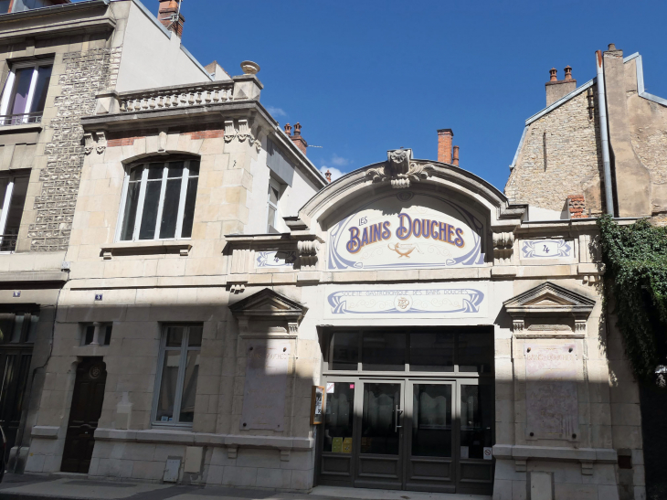 Rue Proudhon : les bains-douches - Besançon