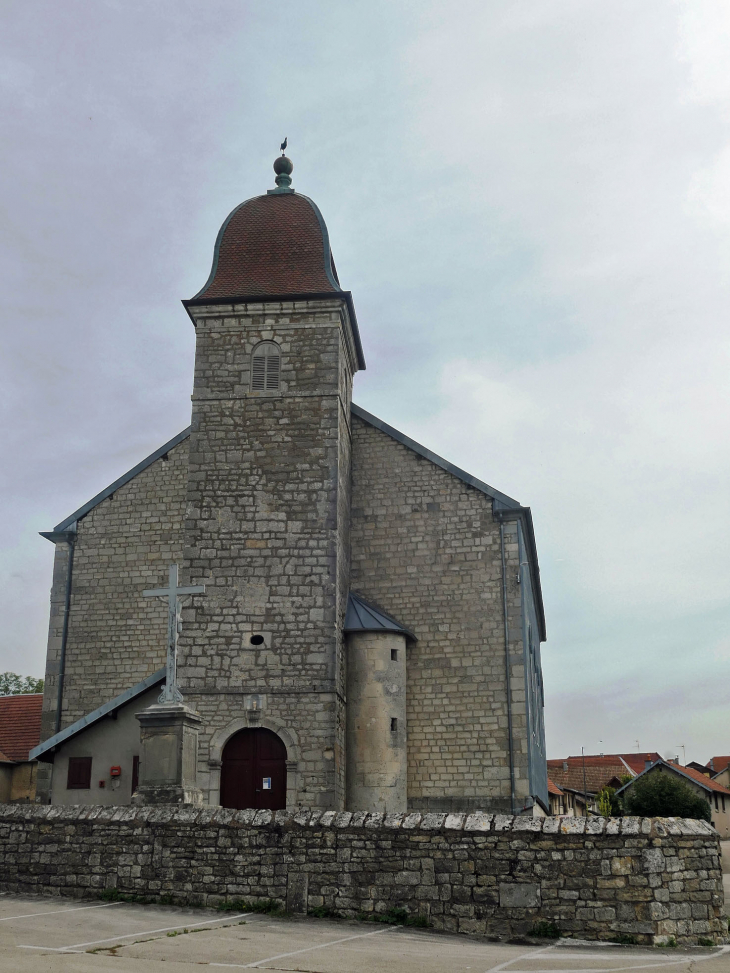 L'entrée de l'église - Foucherans