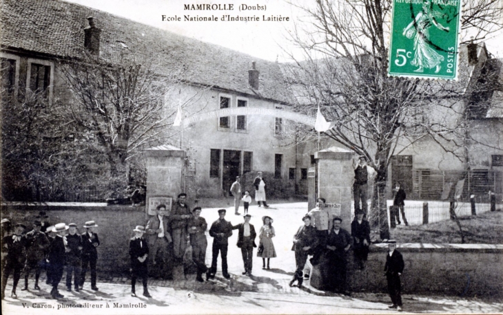 Ecole nationale d'Industrie Laitière, vers 1912 (carte postale ancienne). - Mamirolle