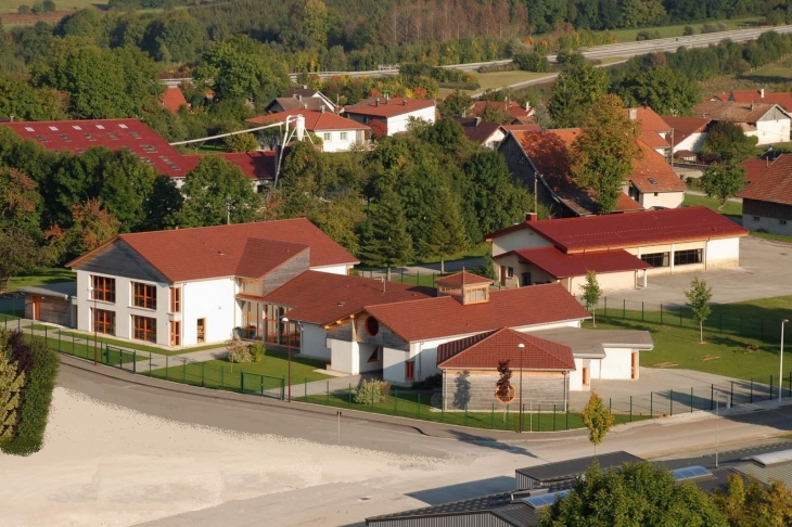 Groupe scolaire et salle des fêtes (photo C.Desgroppes) - Nods