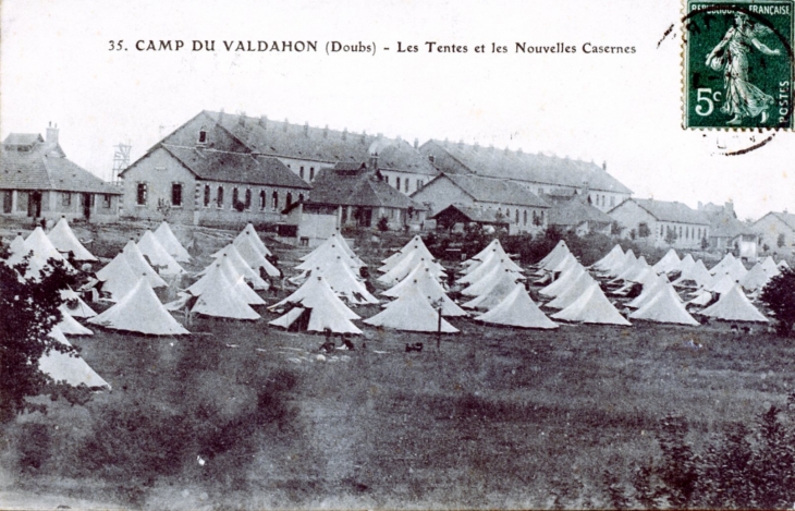 Les tentes et les nouvelles Casernes, vers 1912 (carte postale ancienne). - Valdahon
