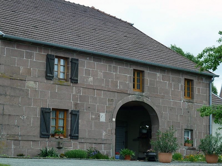 Maison avec chari (porche) - Écromagny