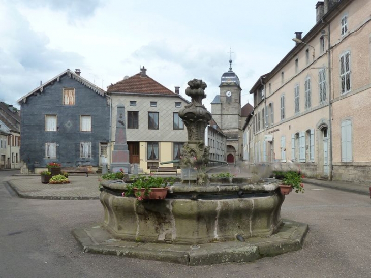 Fontaine en ville - Faucogney-et-la-Mer