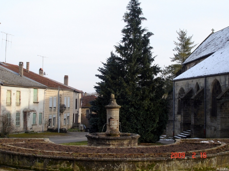 La Fontaine, place de l'Eglise - Jonvelle
