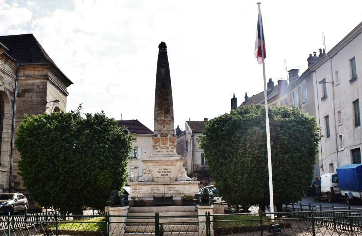 Monument-aux-Morts - Jussey