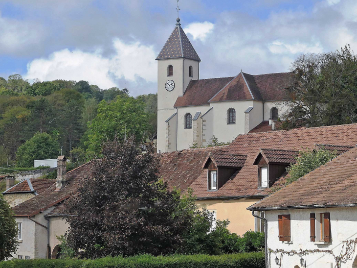 Vue sur l'église - Montarlot-lès-Rioz