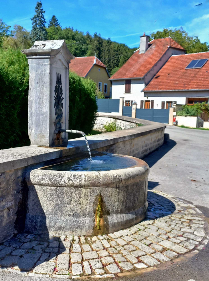 La fontaine - Montboillon