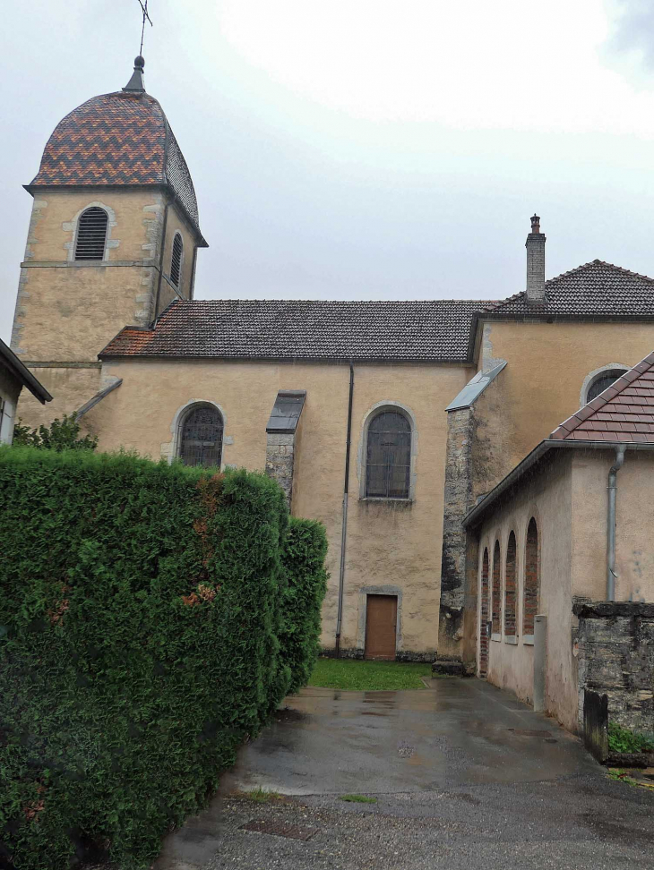 Vers l'église au clocher comtois vernissé - Rioz