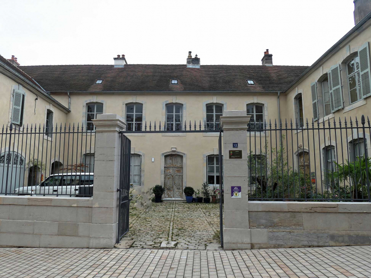 Le Vieux Vesoul : rue Roger Salengro hôtel Lyautey de Geneveuille