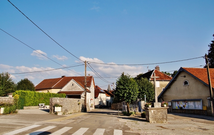 Le Village - Aiglepierre