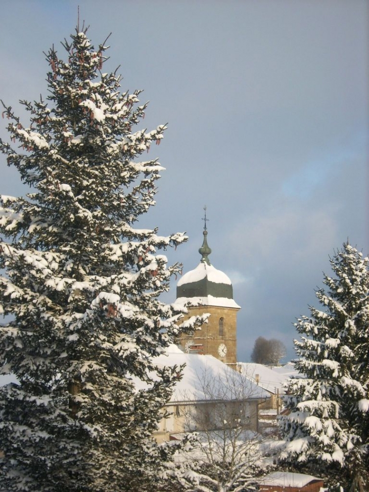 Vue sur le clocher de l'église - Censeau