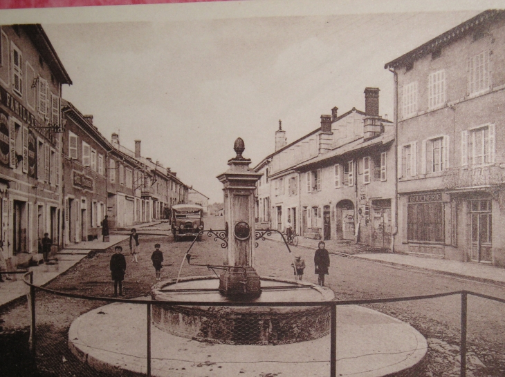 Ex fontaine au centre du village - Longchaumois