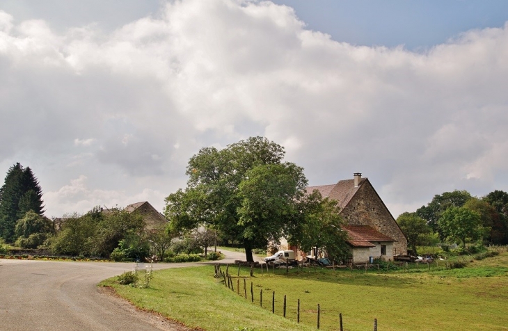 Le Village - Mirebel