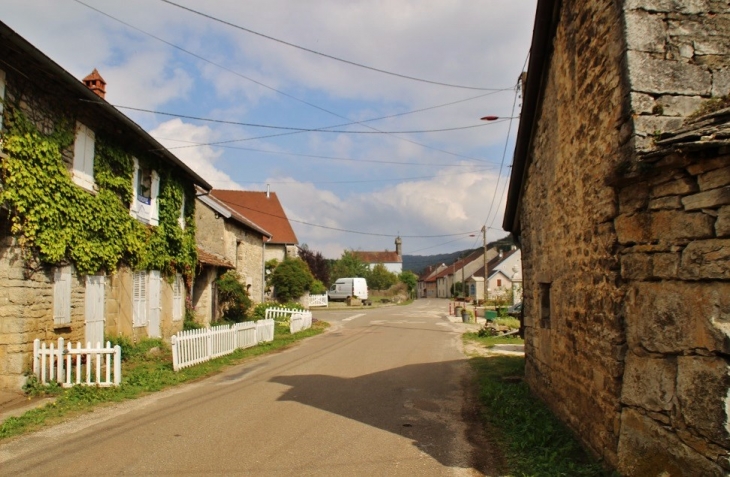 Le Village - Mirebel