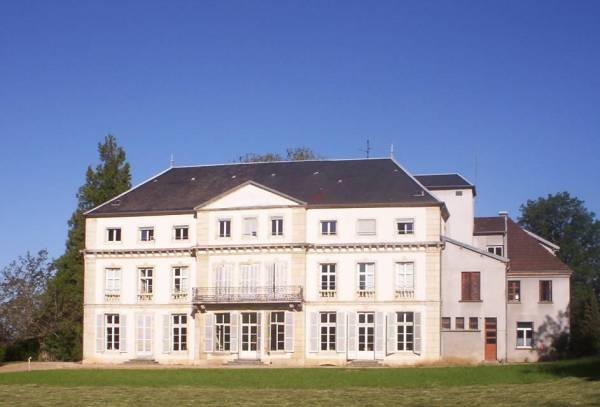 Vue arrière du chateau - Villette-lès-Dole
