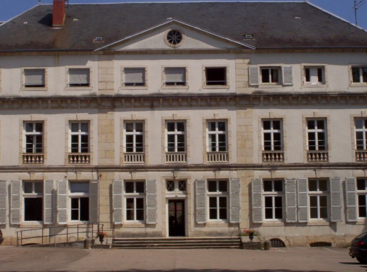 Façade du chateau - Villette-lès-Dole