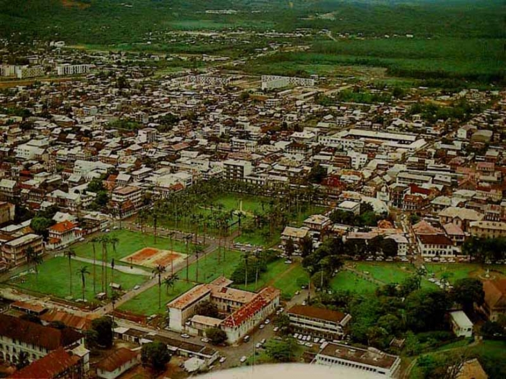 Vue aérienne de la Place des Palmistes - Cayenne