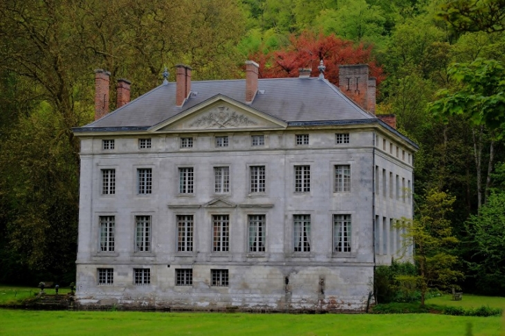 Le château. Il fait l'objet d'une inscription au titre des monuments historiques depuis le 28 mars 1994. - Amfreville-sur-Iton
