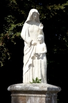 Sainte Anne et l'enfant Marie sur la route de la Cottelerie, sculpture d'Elisabeth Bonvalot - Asnières