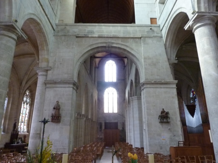 Eglise Saint Nicolas  - la nef - Beaumont-le-Roger
