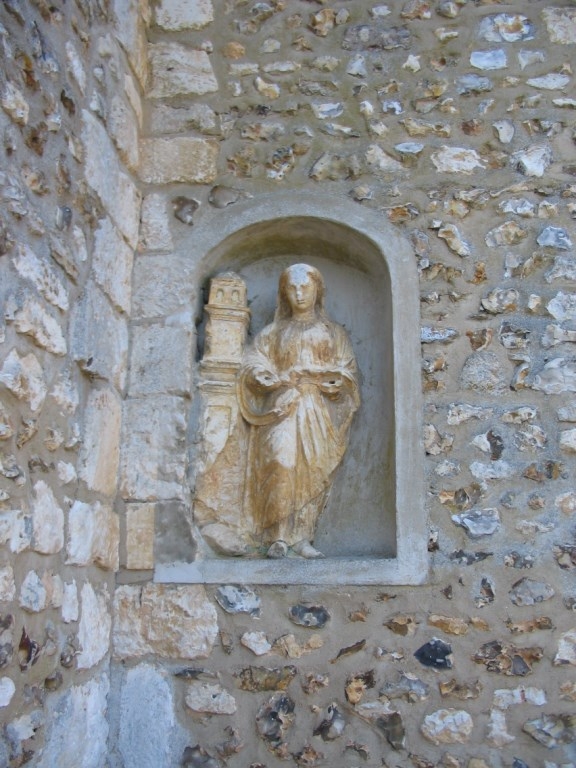 Statue dans une niche extérieure - Bérengeville-la-Campagne