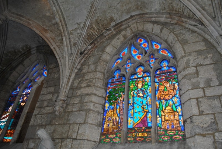 L'église Saint-Hélier et ses vitraux. - Beuzeville